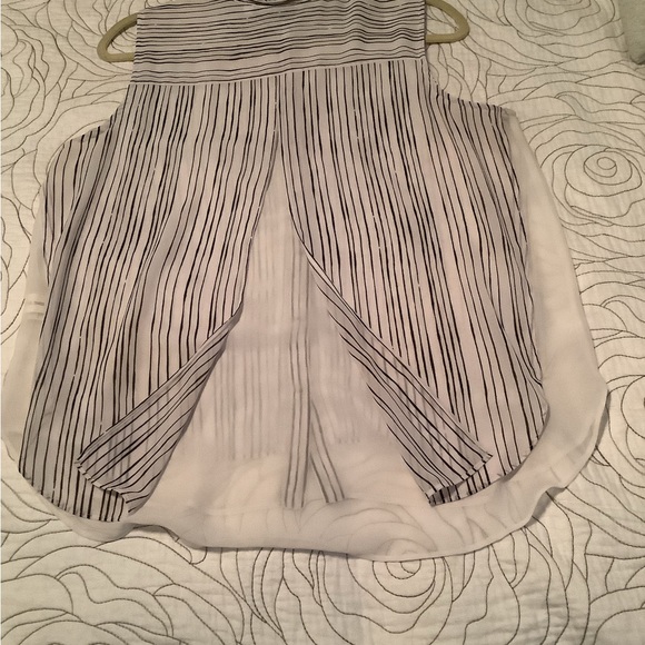 White blouse with black stripes - Picture 4 of 4